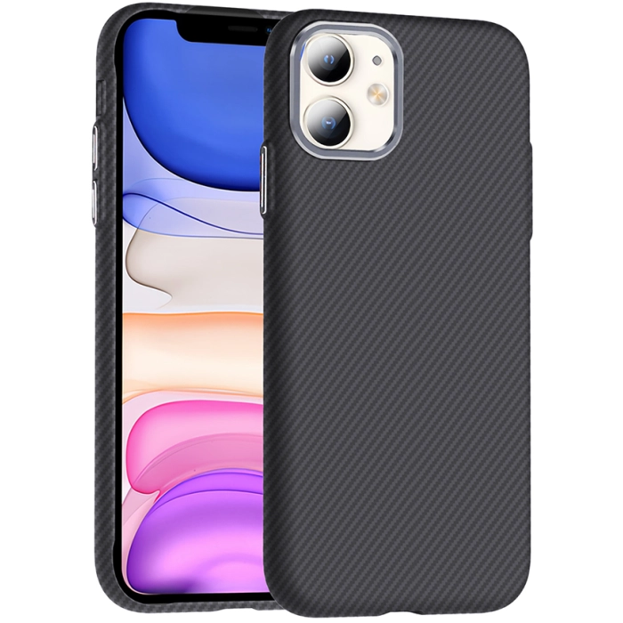 Apple iPhone 11 ile Uyumlu Kılıf MagSafe Şarj Özellikli Karbon Fiber Görünümlü Gros Kapak - Siyah