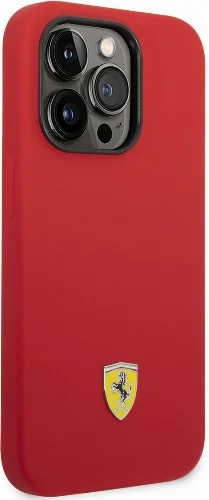 Apple iPhone 14 Pro Max (6.7) Kılıf Ferrari Magsafe Şarj Özellikli Silikon Metal Logo Dizayn Kapak - Kırmızı