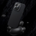 Apple iPhone 15 Pro Max Kılıf Karbon Fiber Magsafe Şarj Özellikli Benks Hybrid ArmorPro 600D Kevlar Kapak - Siyah
