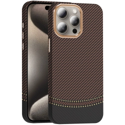 Apple iPhone 15 Pro Max (6.7) ile Uyumlu Kılıf MagSafe Şarj Özellikli Karbon Fiber Görünümlü Gros Kapak - Gold-Siyah