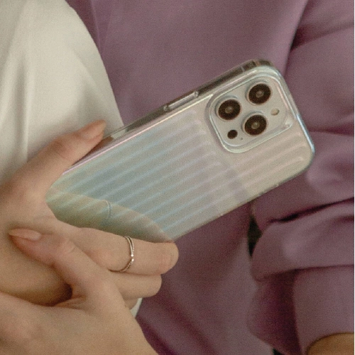 Apple iPhone 15 Pro Max (6.7) Kılıf Parlayan Arka Yüzey Coehl Linear Kapak - Mor