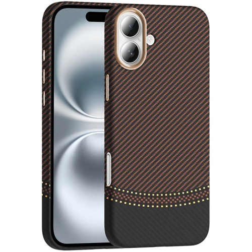 Apple iPhone 16 Plus (6.7) ile Uyumlu Kılıf MagSafe Şarj Özellikli Karbon Fiber Görünümlü Gros Kapak - Gold-Siyah