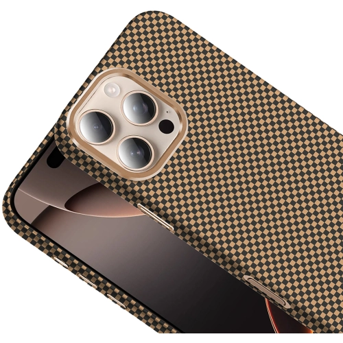 Apple iPhone 16 Pro (6.3) ile Uyumlu Kılıf MagSafe Şarj Özellikli Karbon Fiber Görünümlü Gros Kapak - Gold-Siyah