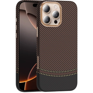 Apple iPhone 16 Pro (6.3) ile Uyumlu Kılıf MagSafe Şarj Özellikli Karbon Fiber Görünümlü Gros Kapak - Gold-Siyah