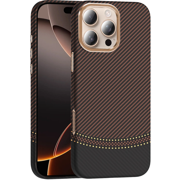 Apple iPhone 16 Pro (6.3) ile Uyumlu Kılıf MagSafe Şarj Özellikli Karbon Fiber Görünümlü Gros Kapak - Gold-Siyah