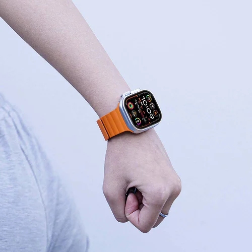 Apple Watch 7 45mm Kordon Youngkit Classical Magnetik Tak Çıkar Silikon Strap Kayış - Turuncu