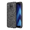 Samsung Galaxy J8 Kılıf Deri Görünümlü Parmak İzi Bırakmaz Niss Silikon - Siyah