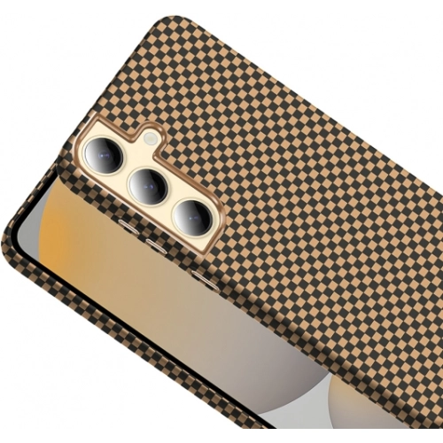 Samsung Galaxy S24 ile Uyumlu Kılıf MagSafe Şarj Özellikli Karbon Fiber Görünümlü Gros Kapak - Gold-Siyah