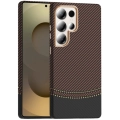 Samsung Galaxy S25 Ultra ile Uyumlu Kılıf MagSafe Şarj Özellikli Karbon Fiber Görünümlü Gros Kapak - Gold-Siyah